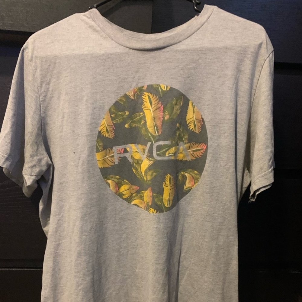L RVCA Tee